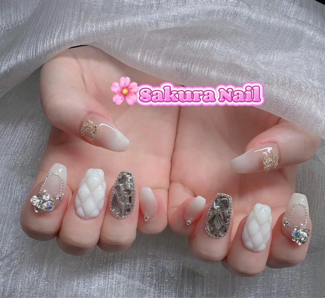 ネイル アートネイル オーロラネイル ボルドー チークネイル フレンチネイル ハンドネイル Sakura Nail Salonのネイルデザイン