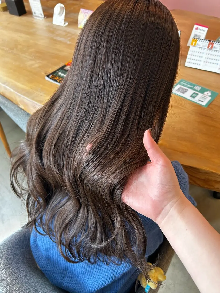 ロング 西野 麻瑚のヘアスタイル