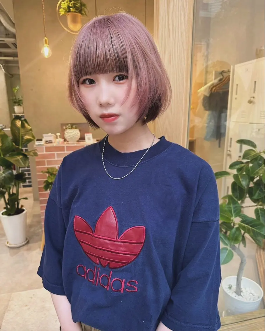 ショート カラー カット ヘアカラー ミルクティーベージュ outaのヘアスタイル