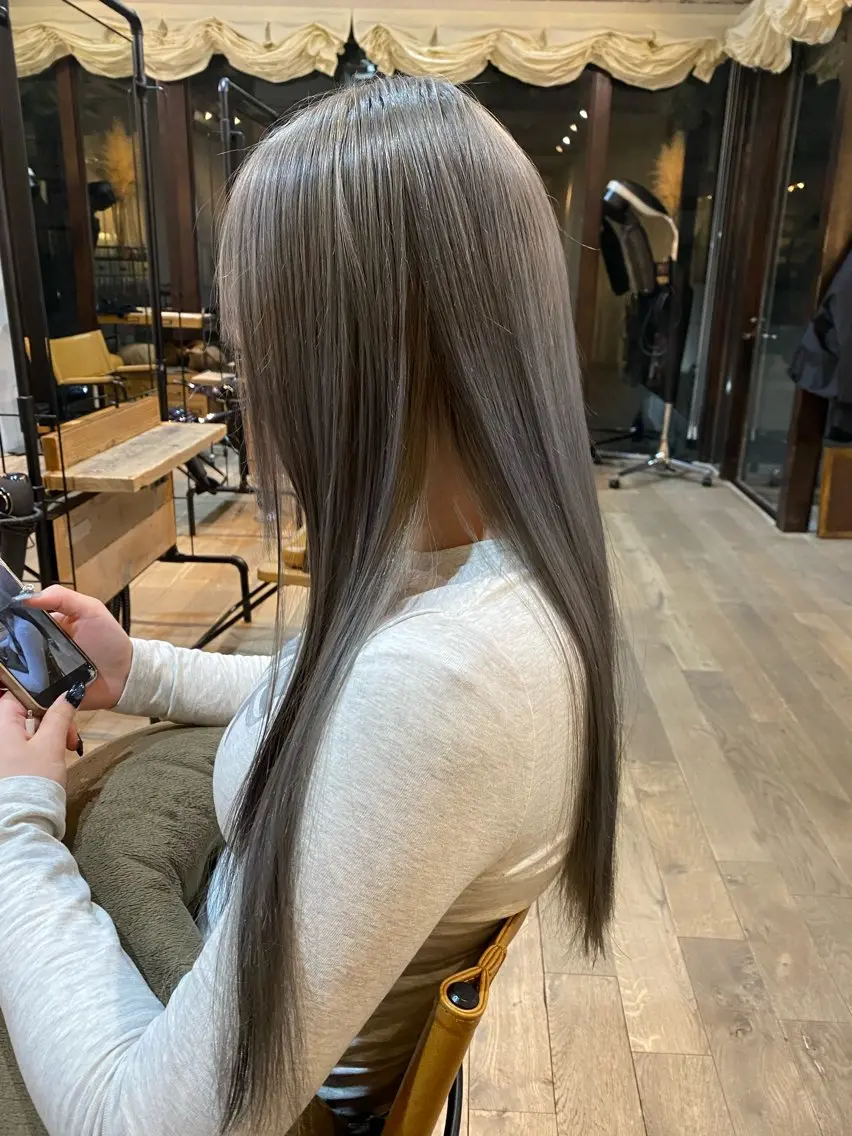 カラー グレージュ 黒木 千晴のヘアスタイル