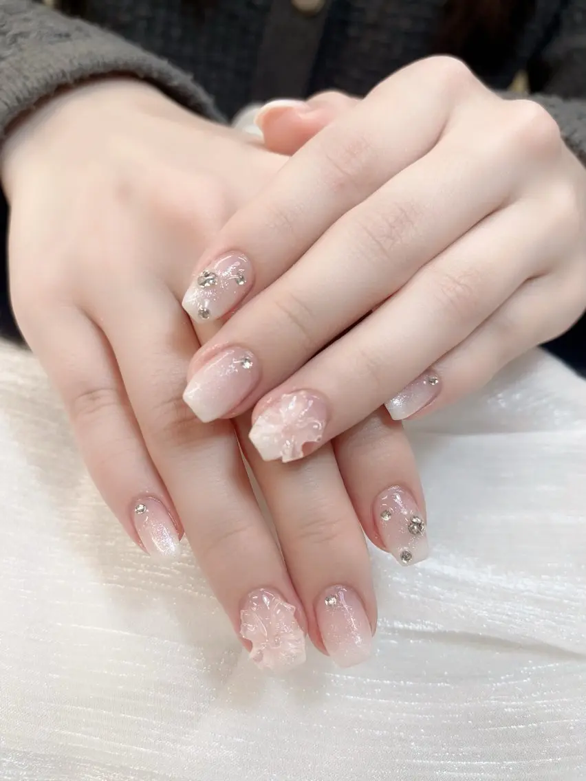 ネイル チークネイル 成人式 フレンチネイル グラデーション 氷ネイル・うるうるネイル ハンドネイル DUO MI nail salonのネイルデザイン