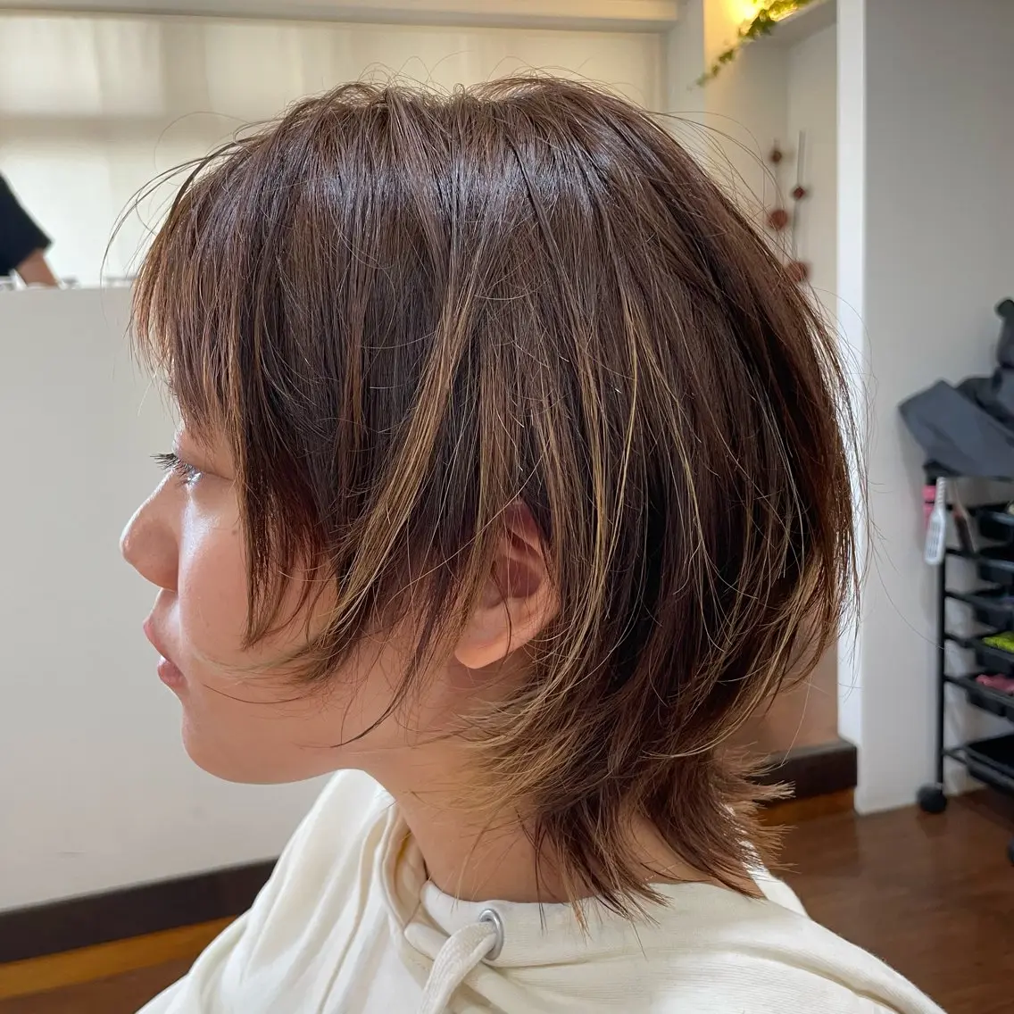 ショート カラー ハイライトカラー ハイライト レイヤーカット ショートヘア ウルフカット 岩本 ヨシハルのヘアスタイル