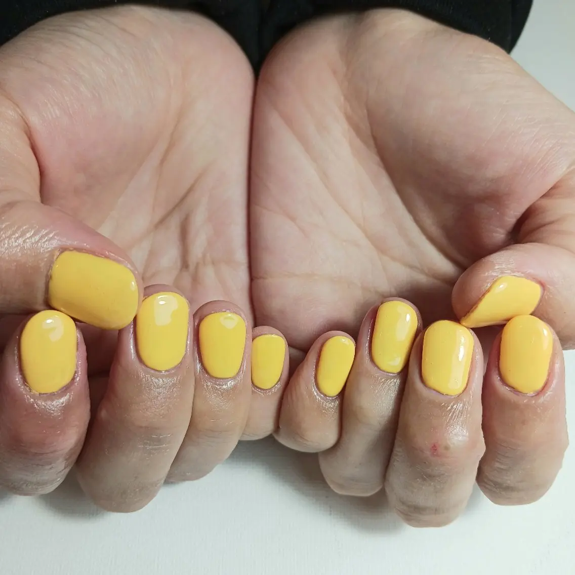 ネイル ジェルネイル 持ち込み ワンカラーネイル 春ネイル 黄色 ハンドネイル owlnail /持込みデザイン専門のネイルデザイン