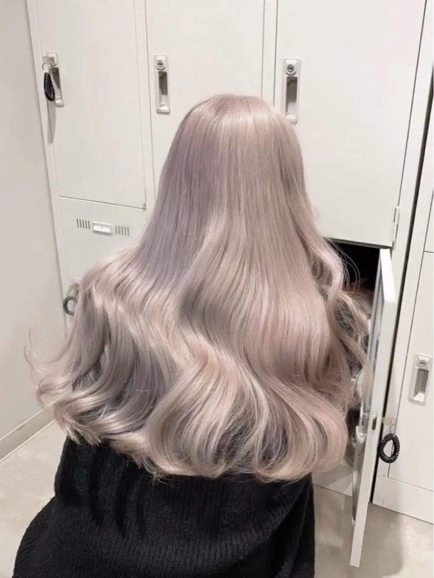 ロング カラー ヘアカラー 🖤ハイトーン× レイヤー🖤SARAのヘアスタイル