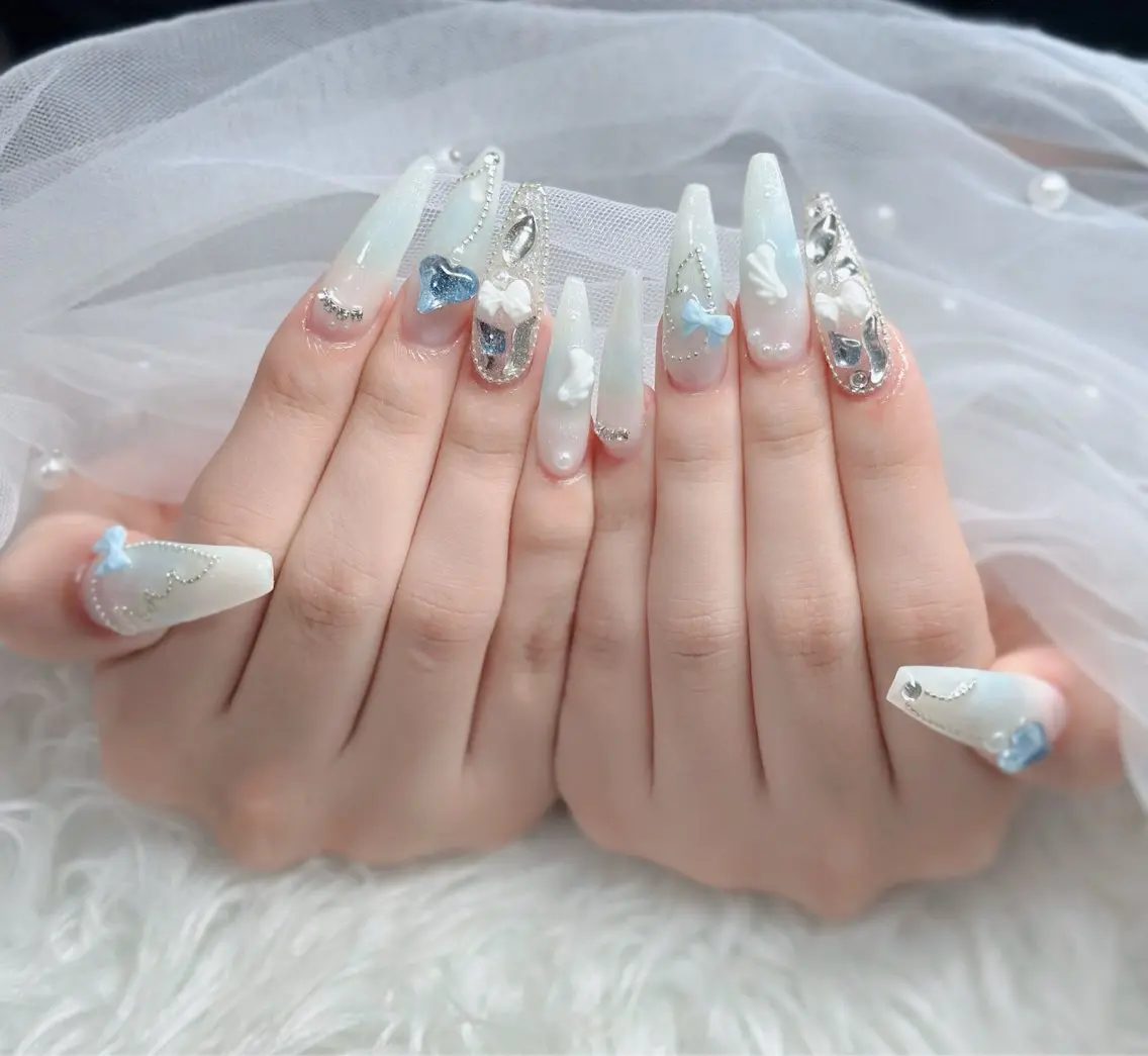 ネイル チークネイル フレンチネイル キラキラネイル 韓国ネイル マグネットネイル ハンドネイル Chibi h.babynailのネイルデザイン