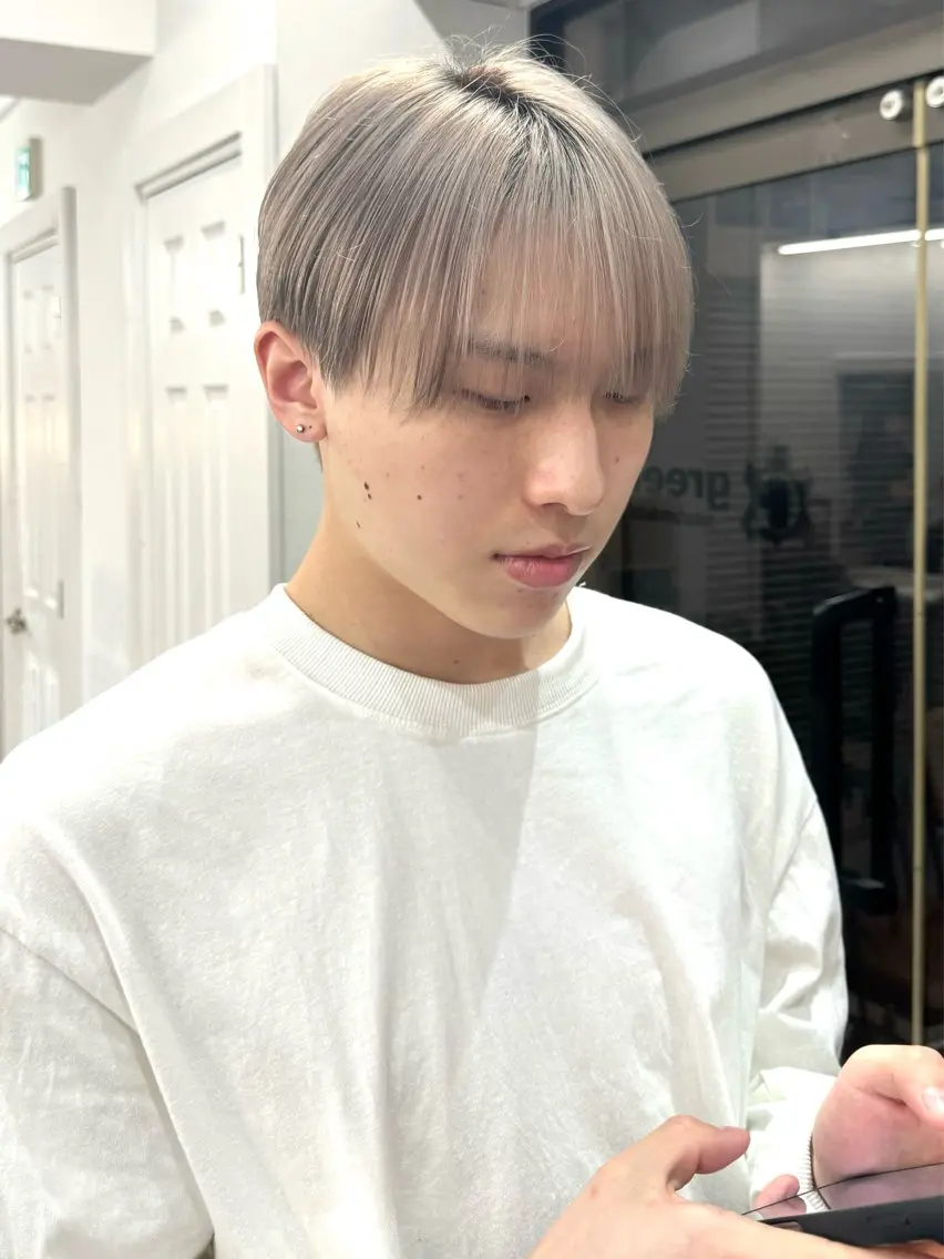 カラー メンズ メンズブリーチ メンズハイトーン ブリーチ 透明感カラー ハイトーンカラー カット ヘアカラー シャドウパーマ/ 波巻パーマYu-Kiのヘアスタイル
