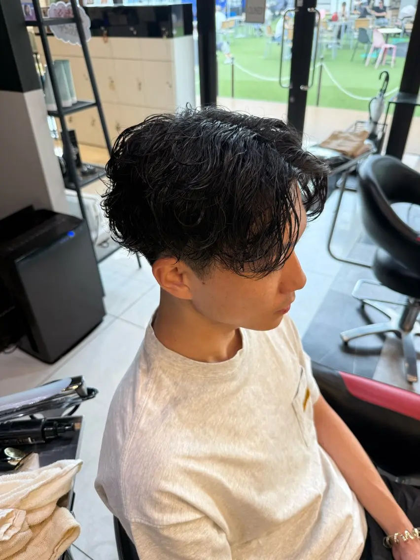 パーマ メンズ メンズブリーチ メンズハイライト メンズインナーカラー メンズパーマ 学生(メンズ向け) カット パーマ パーマ/髪質改善/ メンズ特化/田中海斗のヘアスタイル