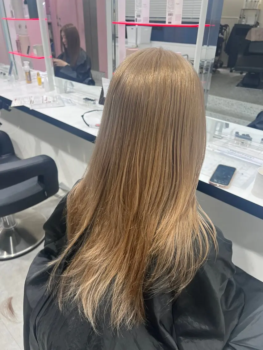カラー REN🤍ハイトーン ×韓国レイヤーのヘアスタイル