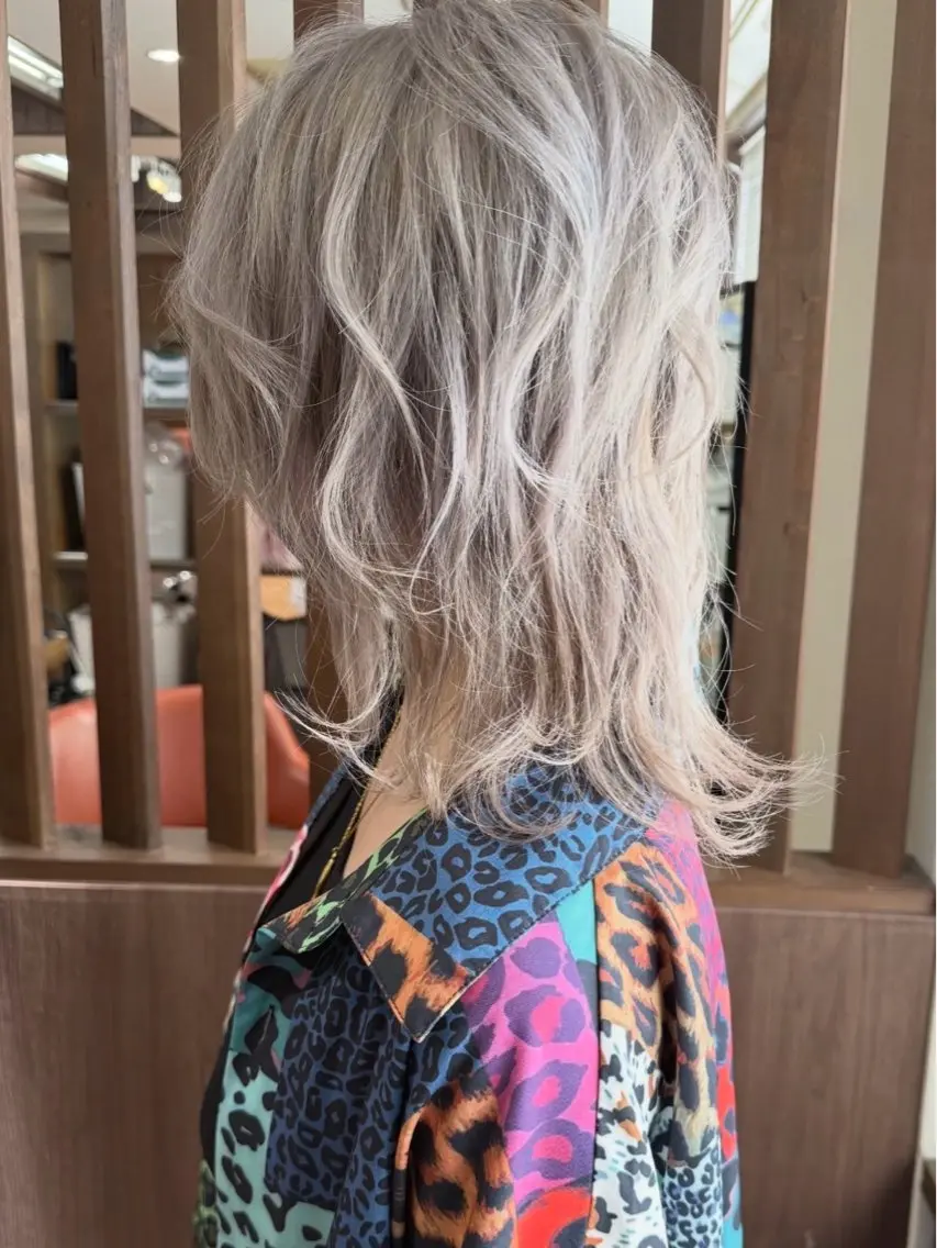 ショート カラー シルバー カット ヘアカラー トリートメント 田室 和幸のヘアスタイル