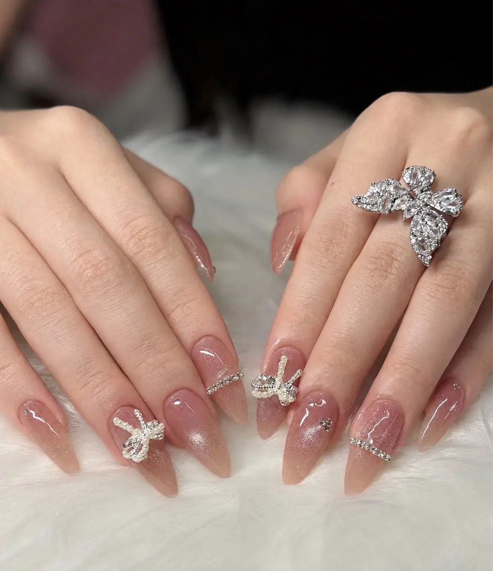 ネイル フレンチネイル ジェルネイル 韓国ネイル マグネットネイル 持ち込み ハンドネイル Royal Nail-RINAのネイルデザイン
