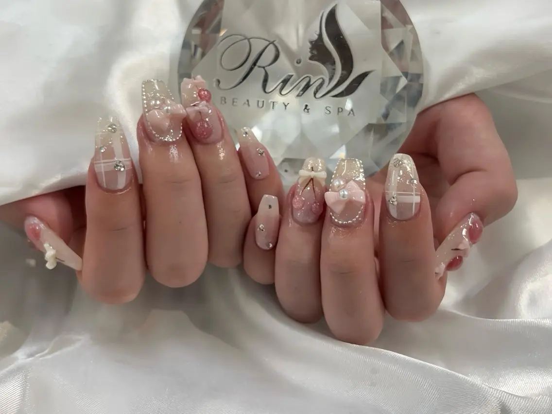 ネイル アートネイル チークネイル ジェルネイル ロングネイル マグネットネイル ハンドネイル Rin Nail 新大久保店のネイルデザイン