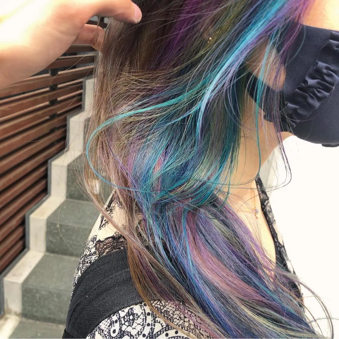 ロング カラー アッシュ バレイヤージュ ミストバング ベージュカラー ブリーチ カット ヘアカラー トリートメント 原宿サロン代表 デザインカラー伊藤卓のヘアスタイル