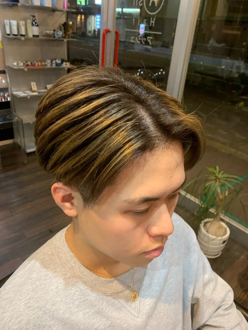 ショート カラー メンズ メンズバレイヤージュ マッシュ バレイヤージュ ブラウンカラー グレージュ カット ヘアカラー 西尾 太郎のヘアスタイル