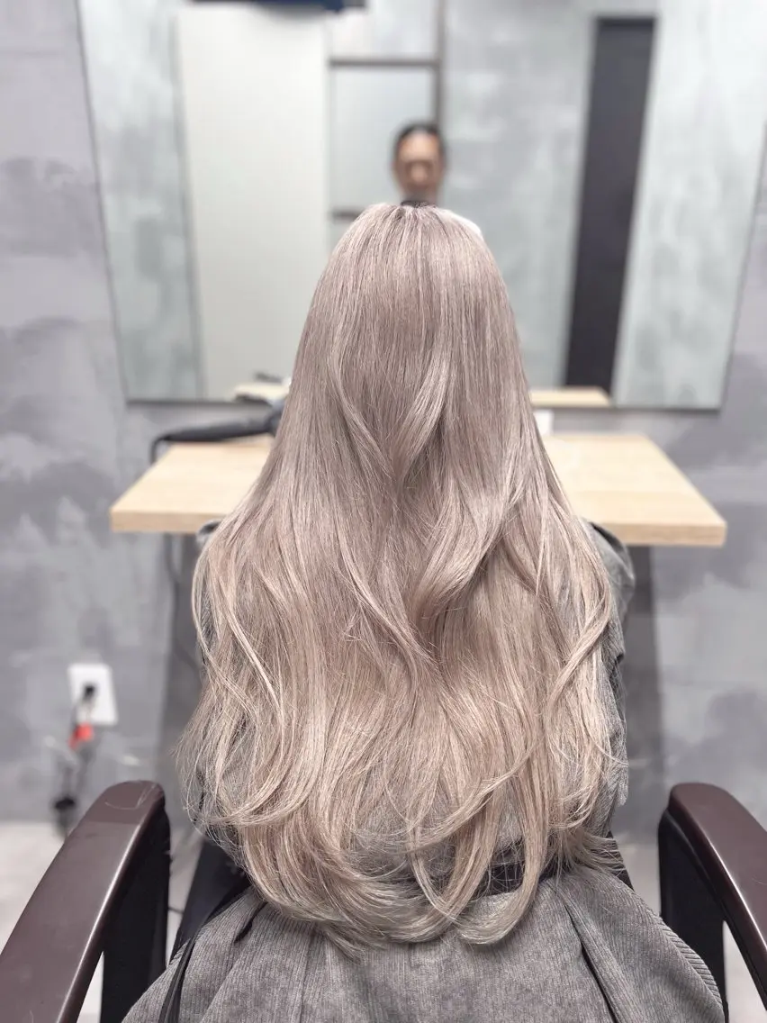 ロング カット ヘアカラー newi ナカノのヘアスタイル