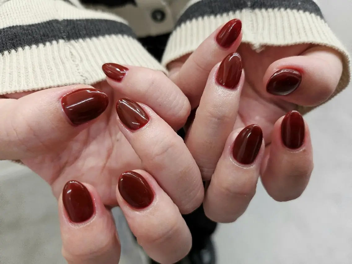 ネイル ボルドー ジェルネイル ワンカラーネイル パラジェル シンプルネイル ハンドネイル puku nail 🌼kazu🌼のネイルデザイン