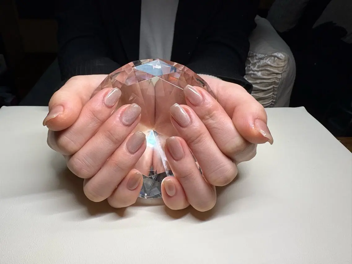 ネイル マグネットネイル ワンカラーネイル Rainbow Moonのネイルデザイン