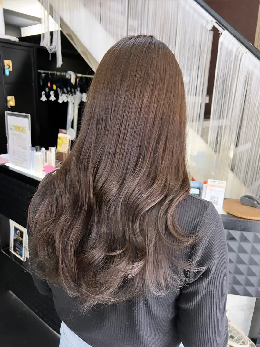ロング カラー ベージュカラー グレージュ オリーブベージュ オリーブカラー オリーブグレージュ カット ヘアカラー トリートメント 艶髪 ♡Tomiyaのヘアスタイル
