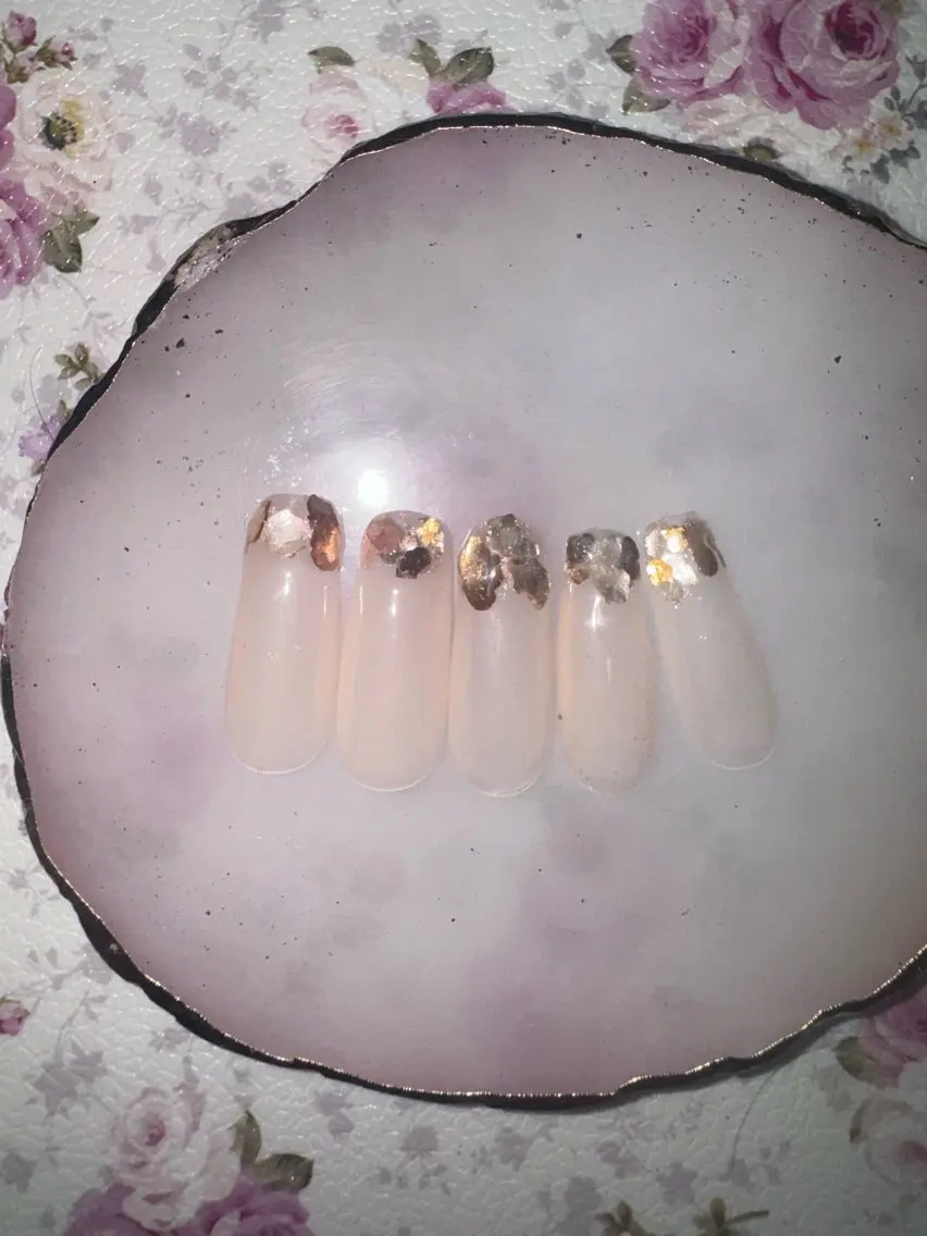 ネイル ストーンネイル on nail 尾張旭三郷店のネイルデザイン