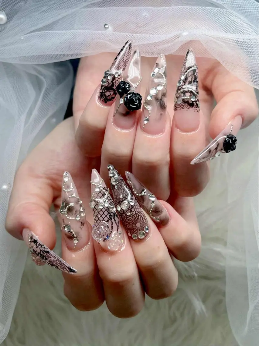 ネイル フレンチネイル ジェルネイル ガラスフレンチ ハロウィン ハート ハンドネイル H.baby Nail Salonのネイルデザイン