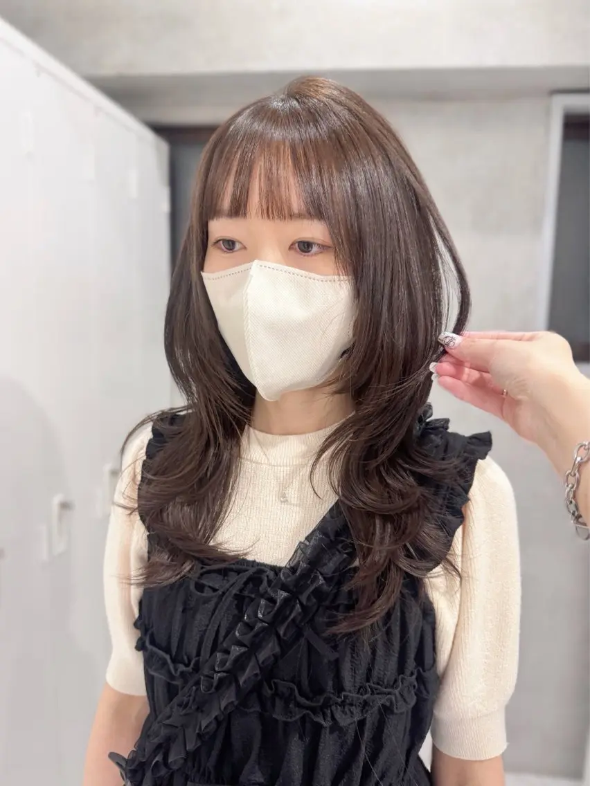 セミロング カット ヘアカラー トリートメント Manami🖤 レイヤー×ハイトーンのヘアスタイル