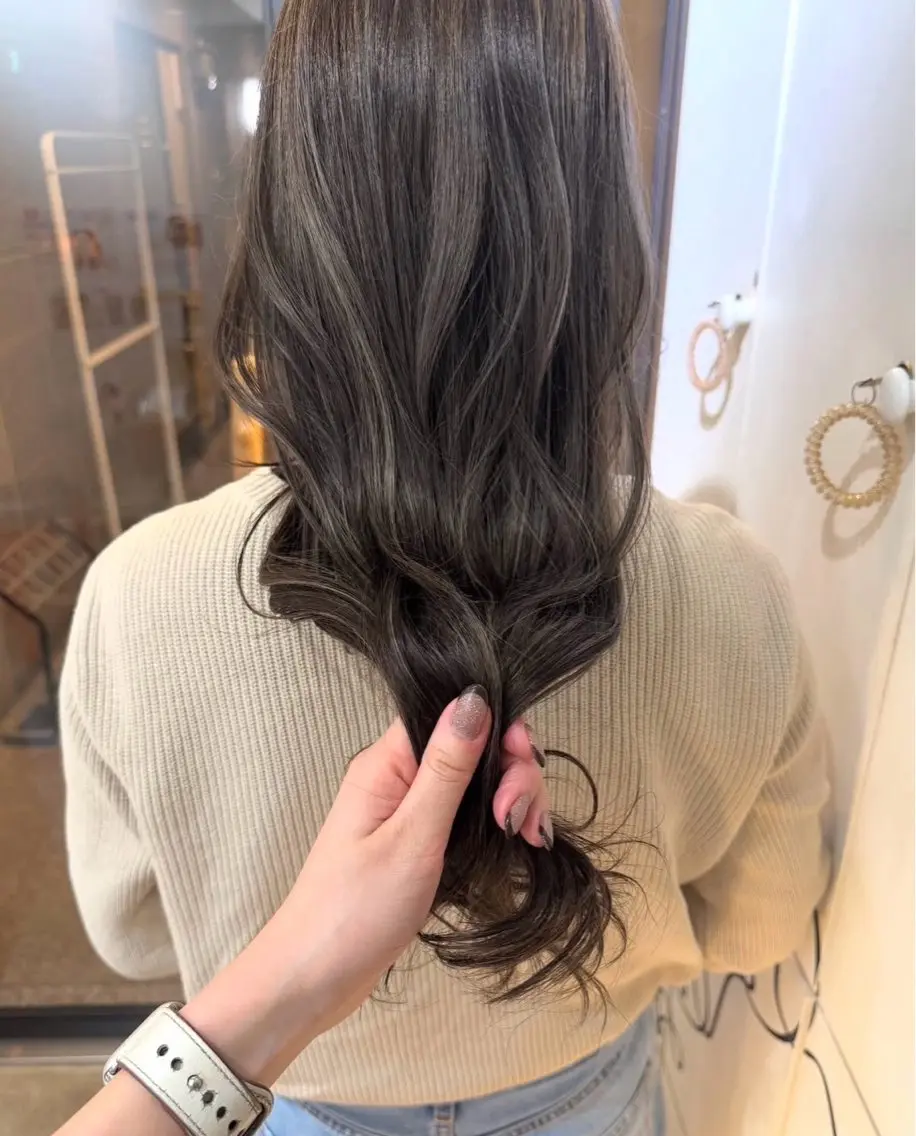 ロング ハイライト 木原 めいのヘアスタイル