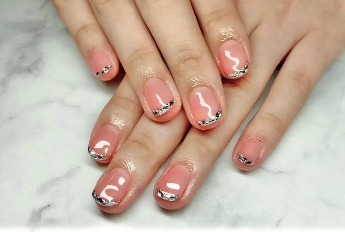 ネイル 長さ出し フレンチネイル ジェルネイル ガラスフレンチ 韓国ネイル ハンドネイル Nail&eye Belire 新宿のネイルデザイン