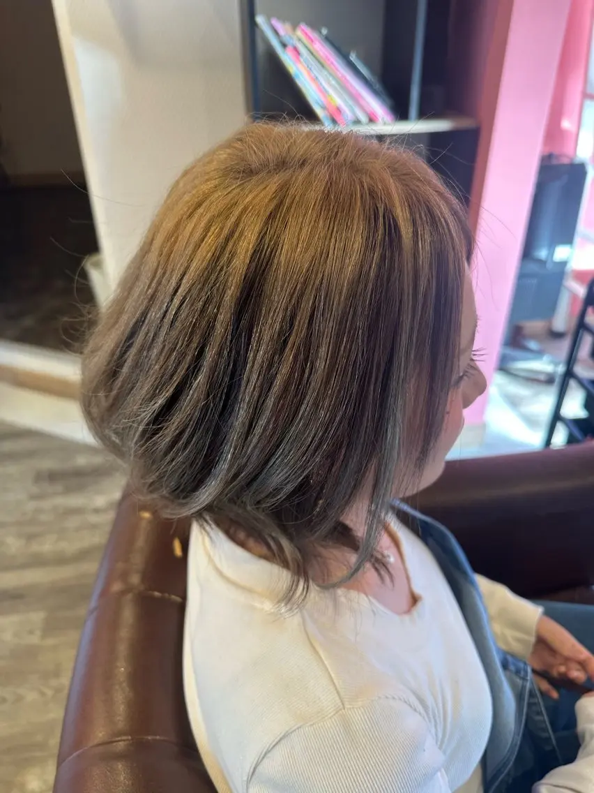 ショート カラー ベージュカラー ヘアカラー 安達 望のヘアスタイル