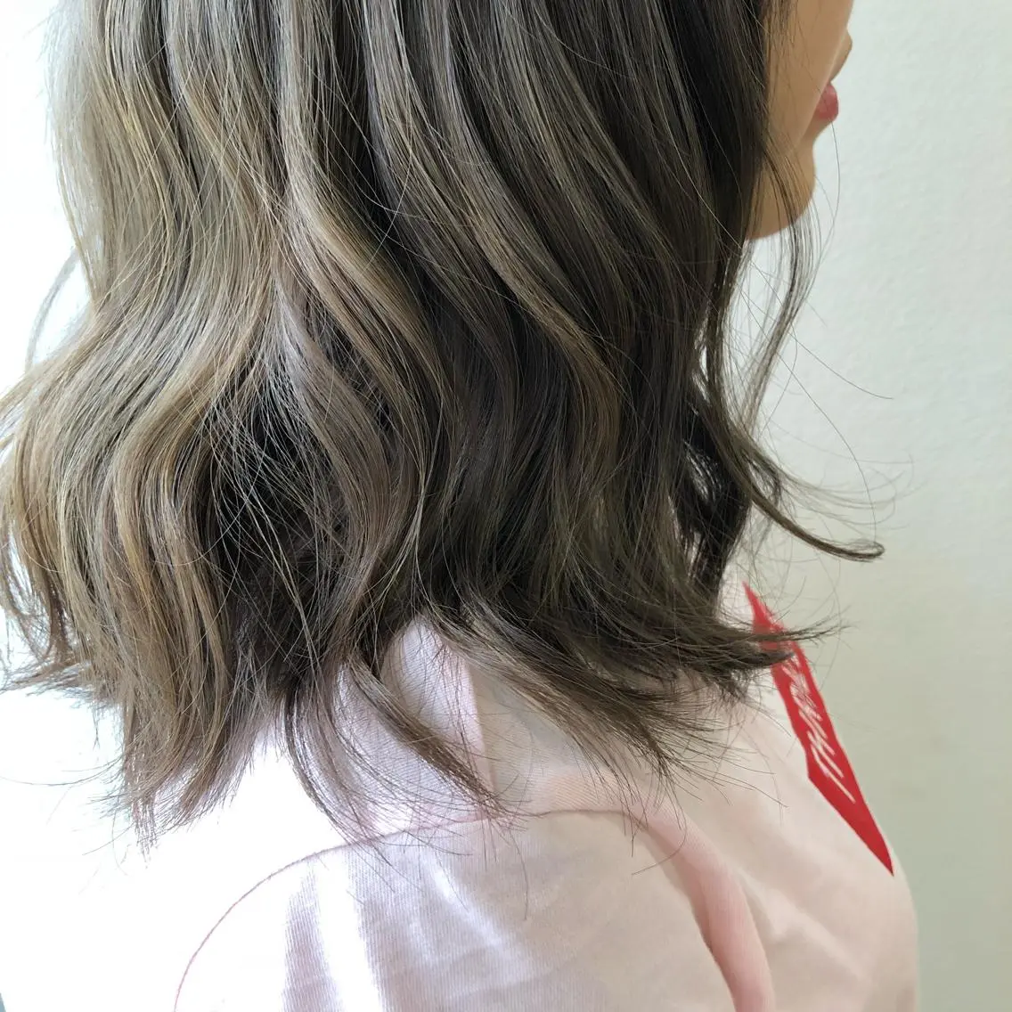 セミロング カラー ダブルカラー グレージュ 菅沢 奈生のヘアスタイル