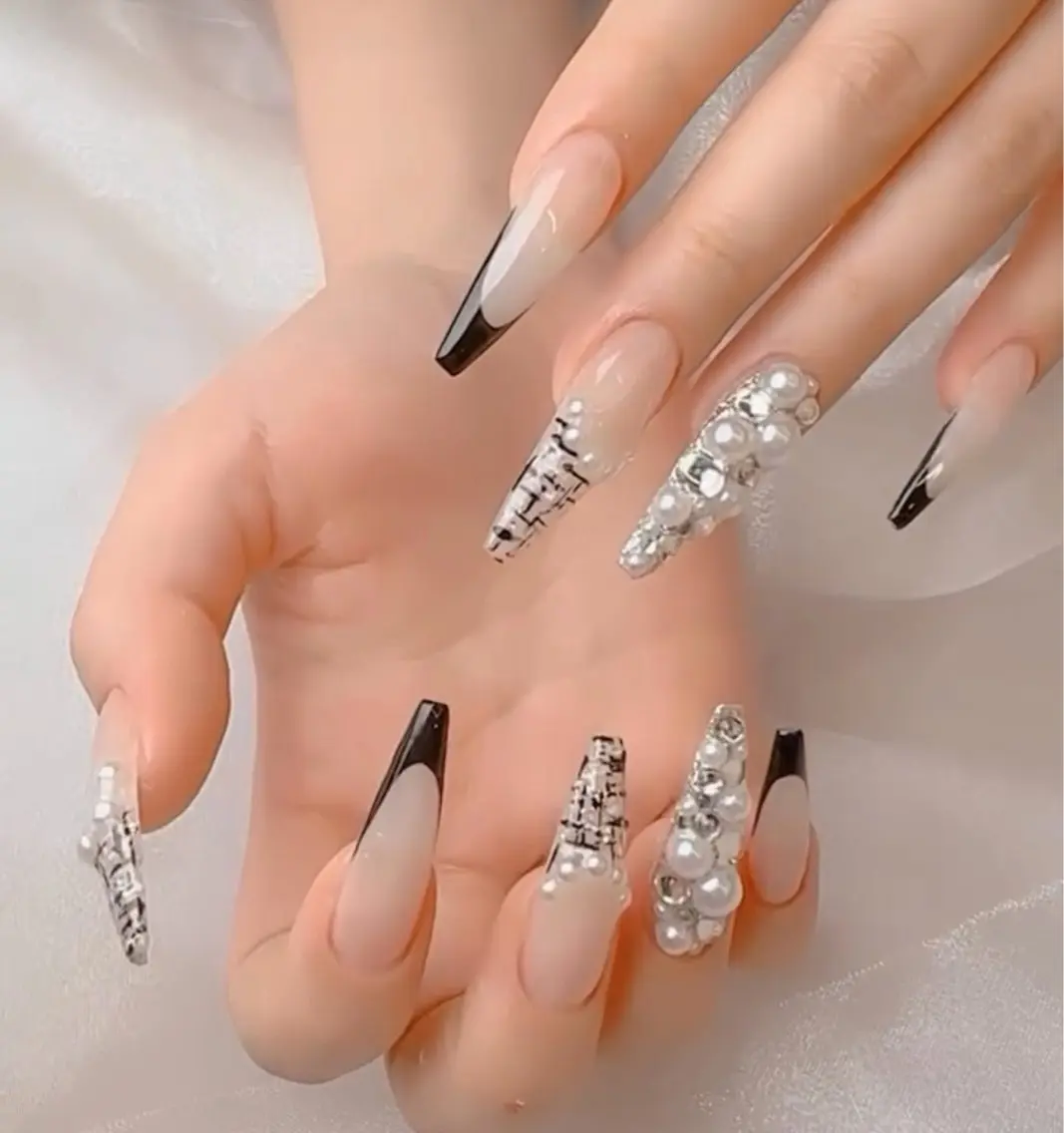 ネイル フレンチネイル ジェルネイル ハロウィン キラキラネイル 韓国ネイル H.baby Nail Salonのネイルデザイン