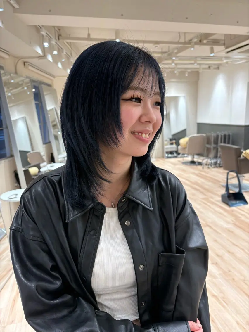 ミディアム 顔周りカット レイヤーカット 与那嶺 亜美のヘアスタイル