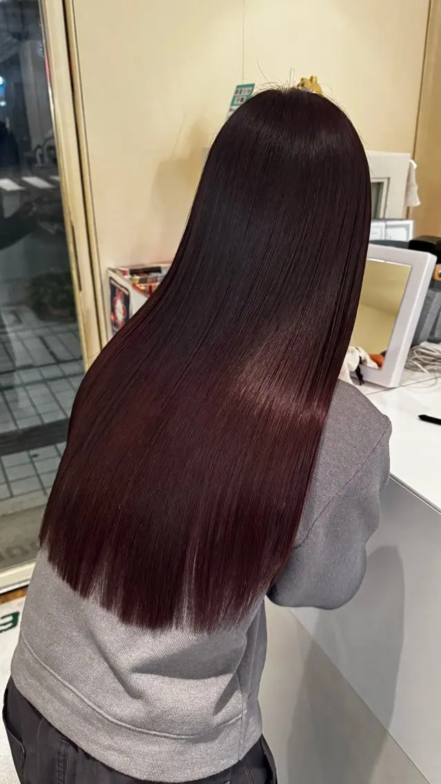 カラー ヘアカラー トリートメント ピエドプール NINAのヘアスタイル