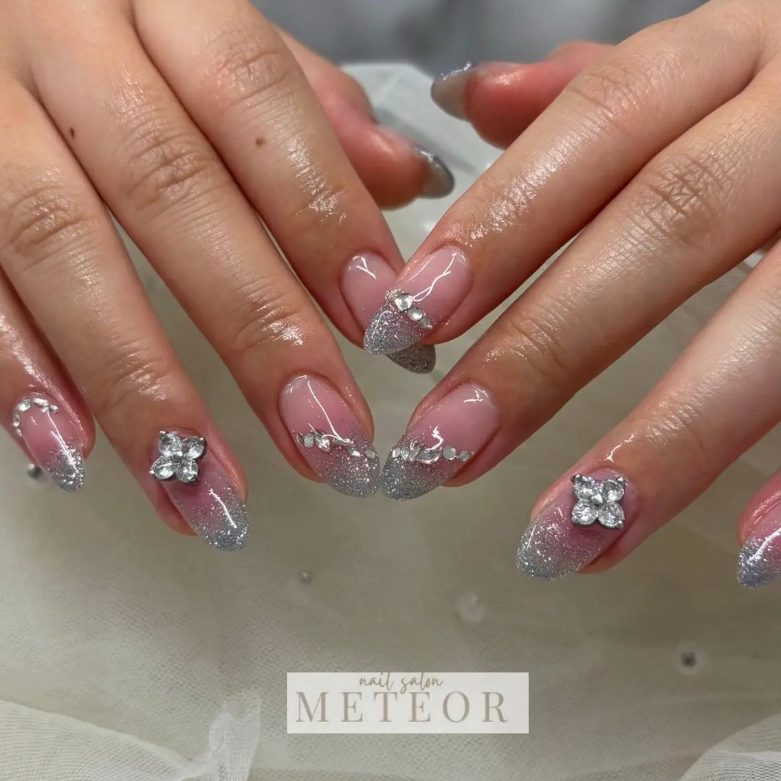 ネイル フラッシュネイル グラデーション ハンドネイル METEOR💫 staffのネイルデザイン