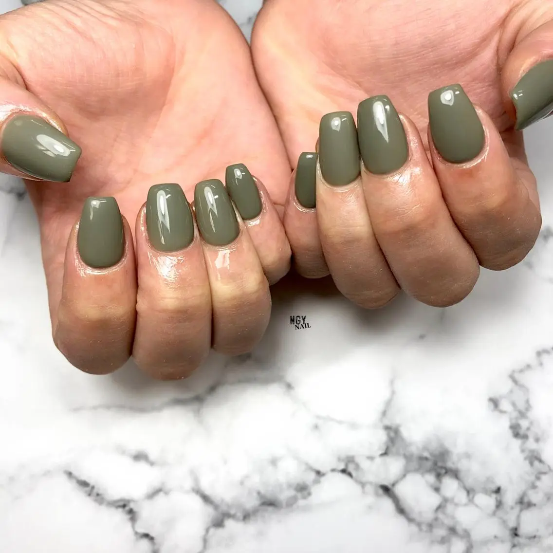 ネイル 長さ出し グリーン ワンカラーネイル シンプルネイル スクエアネイル ハンドネイル NAIL NOWのネイルデザイン