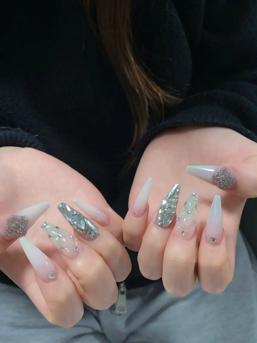 ネイル アートネイル ジェルネイル グラデーション キラキラネイル ニュアンスネイル ZUZU AMEE NAILのネイルデザイン