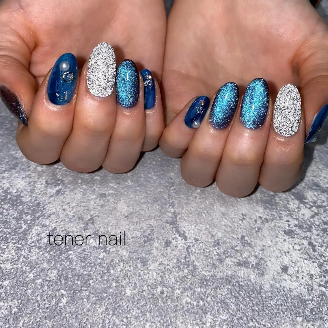 ネイル ブルー フラッシュネイル ラメ(グリッター) マグネットネイル シルバー テネルネイル tener nailのネイルデザイン