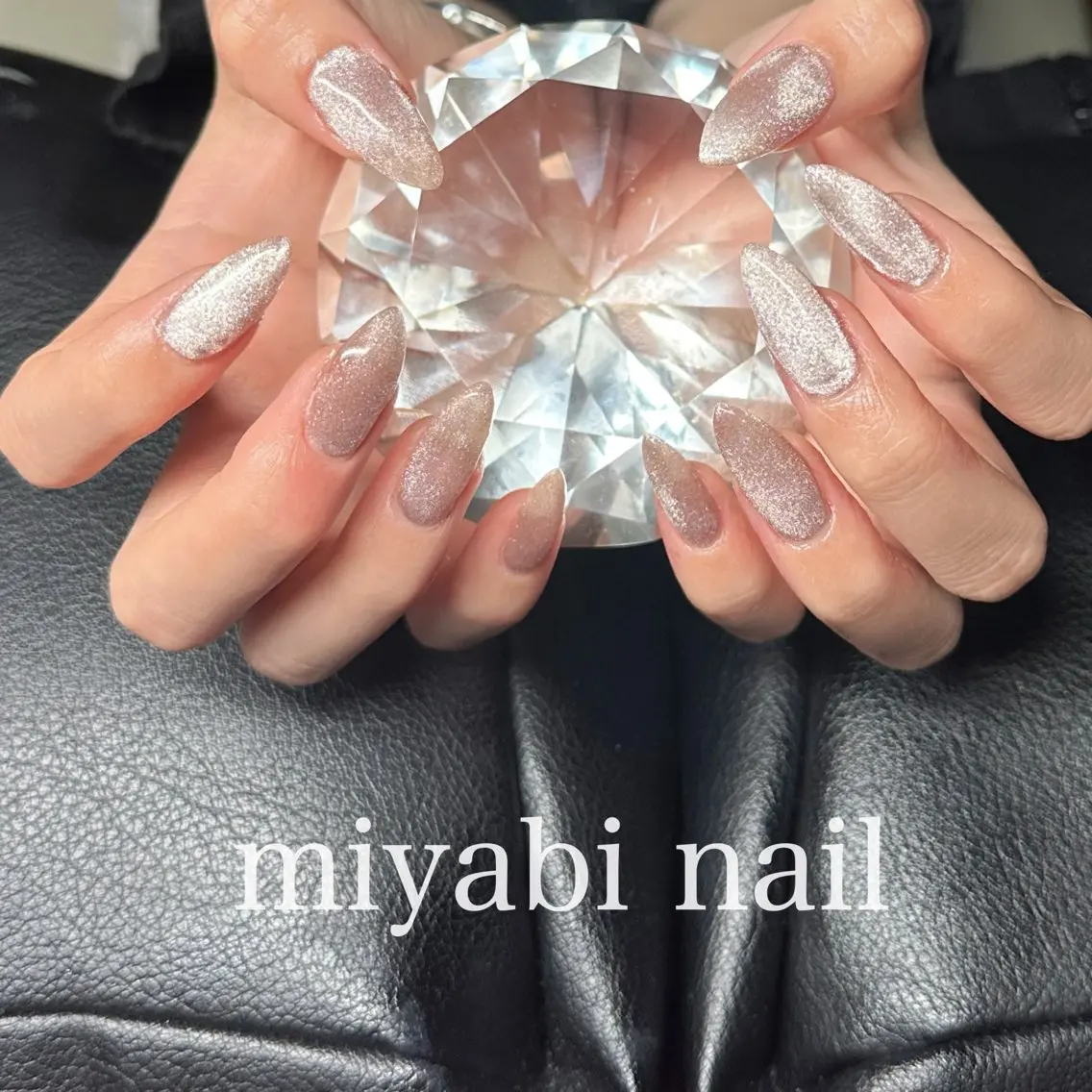 ネイル ブラウン ジェルネイル キラキラネイル マグネットネイル 持ち込み ハンドネイル miyabi nail 桂川駅近くのネイルデザイン