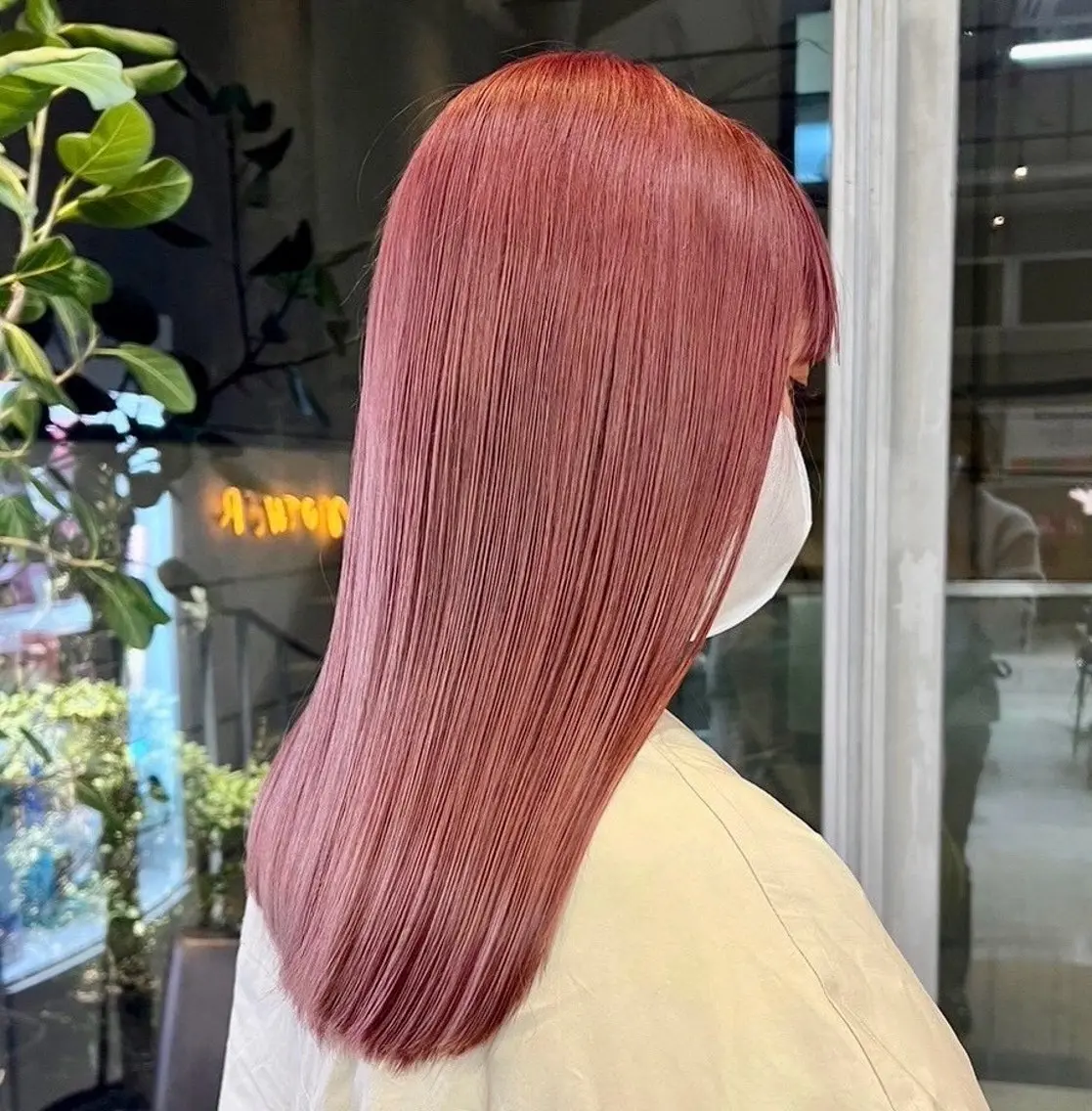 セミロング カラー 🌞透明感ブリーチ ×レイヤー🌴リオのヘアスタイル