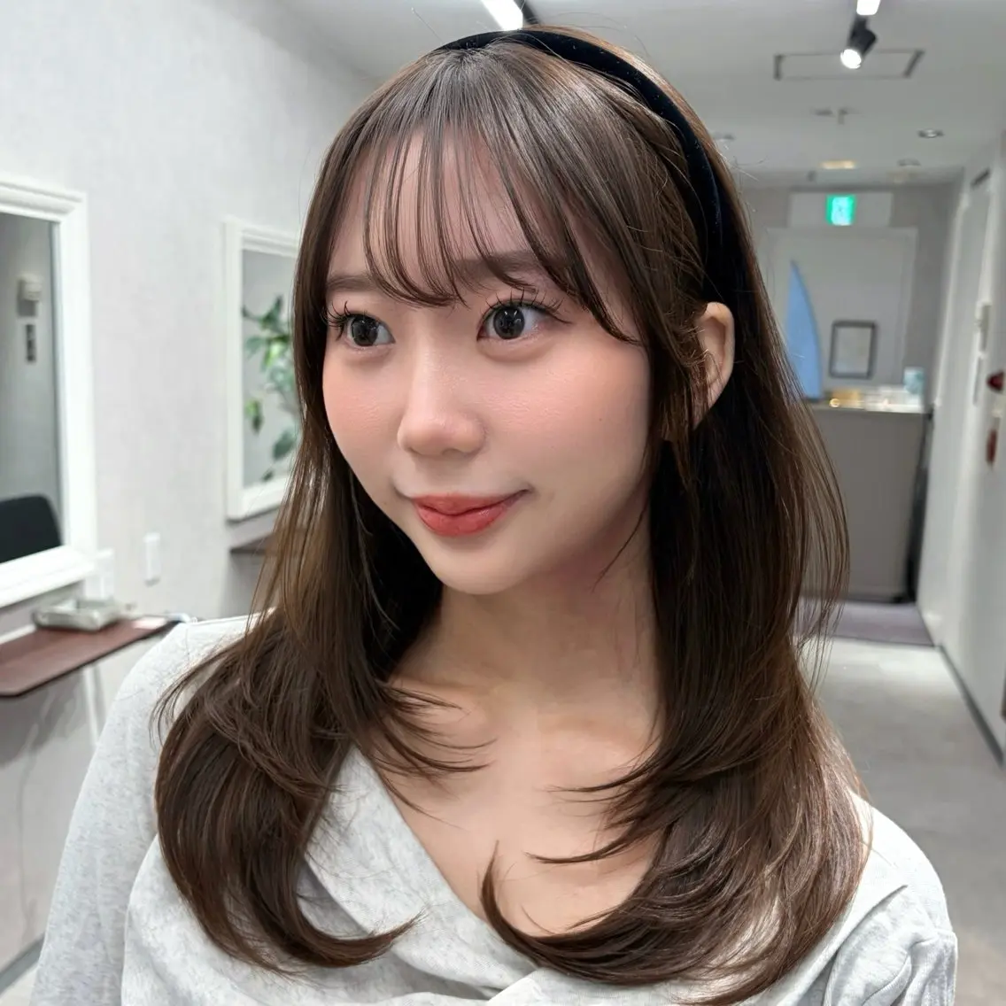 セミロング レイヤー| ハイトーン|めぐ🫧のヘアスタイル