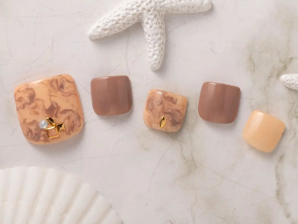 ネイル シンプルネイル フットネイル NailSalon MAHINAのネイルデザイン