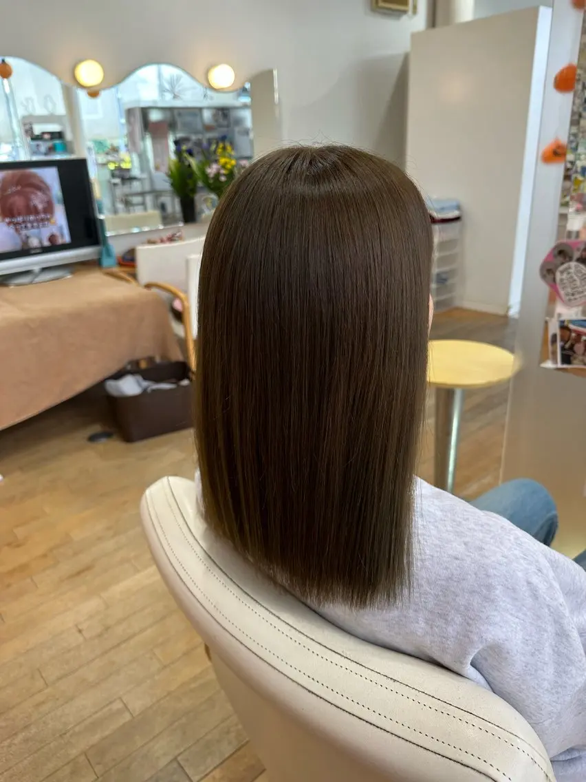 カラー アッシュ アッシュブラウン ブラウンカラー 山本 瑠華のヘアスタイル