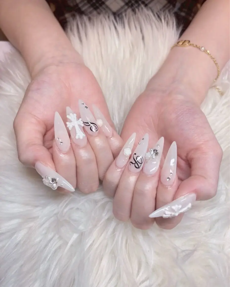 ネイル 長さ出し キラキラネイル 韓国ネイル ロングネイル ワンホンネイル ハンドネイル Josie nail salonのネイルデザイン