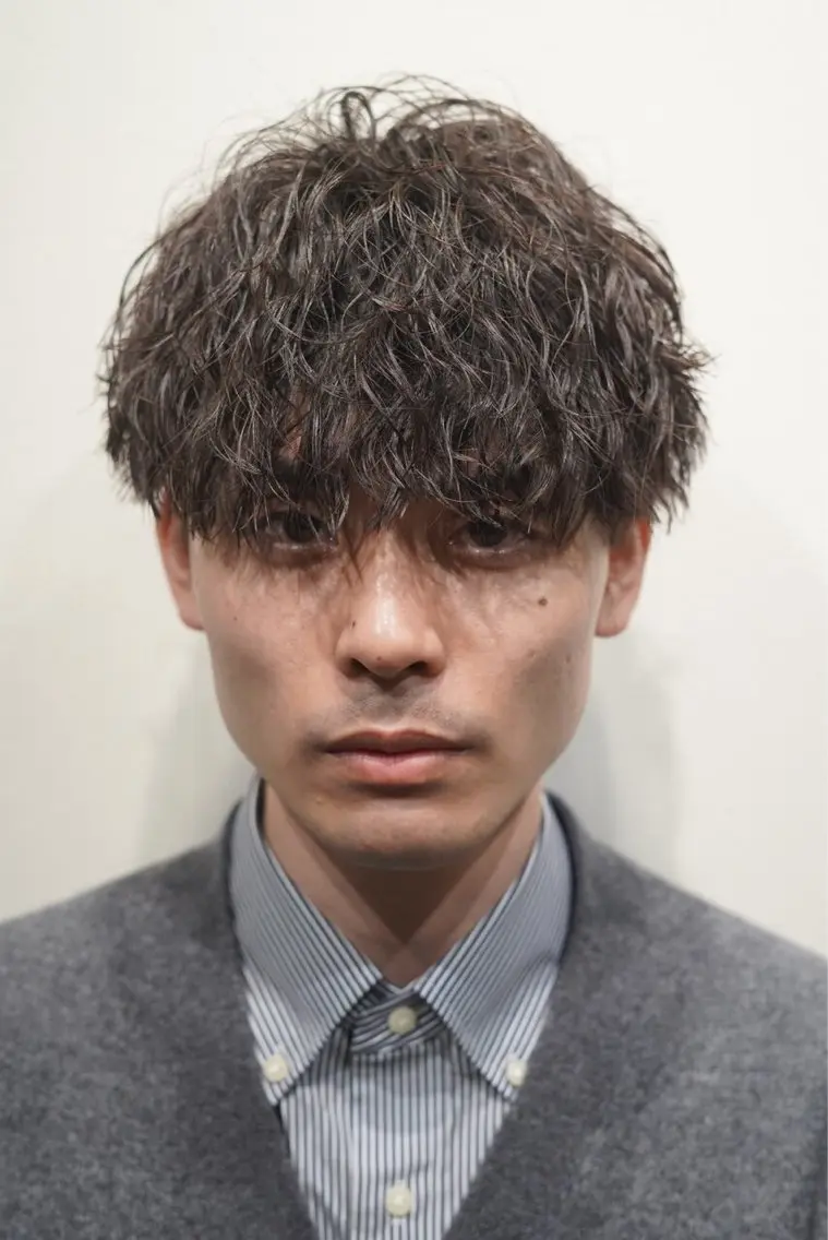 メンズ センターパート ダウンパーマ フェードカット フェザーパーマ カルマパーマ カット パーマ 布施メンズ特化美容師 秋山　涼のヘアスタイル
