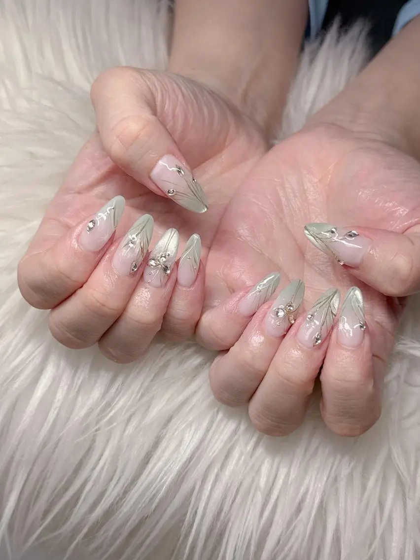 ネイル 長さ出し グラデーション 卒業式 キラキラネイル マグネットネイル Lee Nailsのネイルデザイン