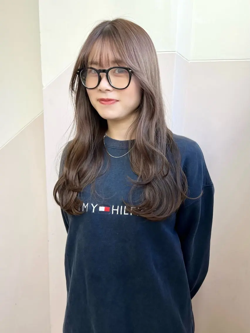 ロング カラー ロングレイヤー ブリーチ グレージュ レイヤーカット ロング カット ヘアカラー トリートメント 樫原裕二/レイヤー カット/透明感カラーのヘアスタイル