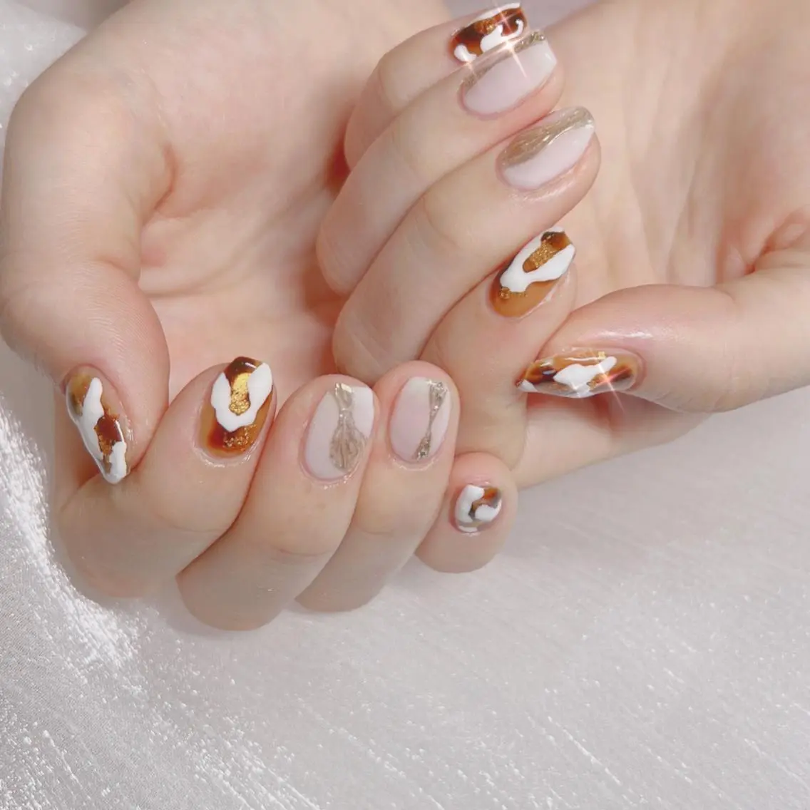 ネイル オーロラネイル フットネイル フレンチネイル ジェルネイル 韓国ネイル ハンドネイル ハンドケア 【ENサロン】 Rei🎀Nailのネイルデザイン