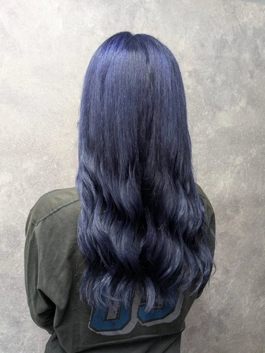 ロング カラー ブルーカラー ネイビーカラー ヘアカラー 佐藤 璃咲のヘアスタイル