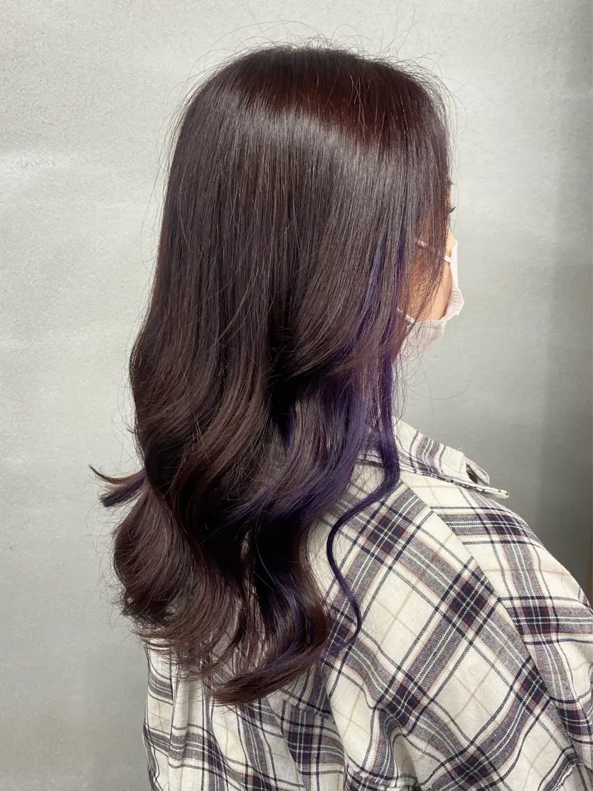 ロング カラー ブリーチ カシス デザインカラー イヤリングカラー インナーカラー 柏 デザインカラー/ レイヤー🐣シオリのヘアスタイル