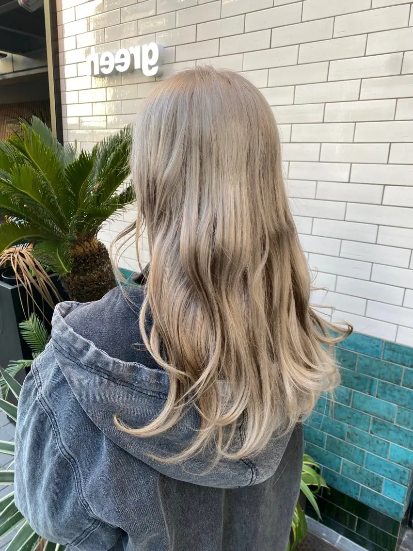 カラー ベージュカラー ダブルカラー ホワイトベージュ カット ヘアカラー 透明感カラー🌿 グレージュ🐺陽介のヘアスタイル
