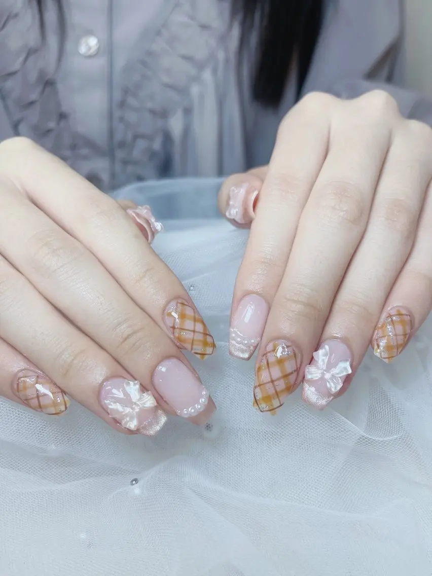 ネイル チークネイル フレンチネイル グラデーション キラキラネイル 韓国ネイル ハンドネイル DUO MI nail salonのネイルデザイン