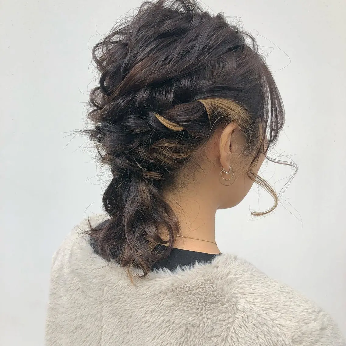 ミディアム カラー ヘアアレンジ ハイライトカラー インナーカラー ハイライト 榎園 由美のヘアスタイル